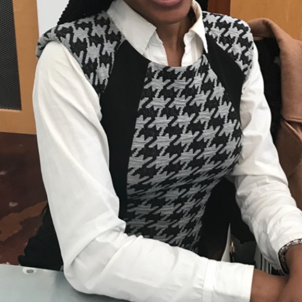 Houndstooth Bodycon Dress - Picture 2 of 4